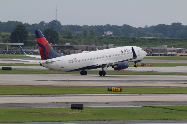 Boeing 737-800 (N386DA)