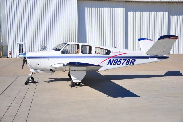 Beechcraft 35 Bonanza (N9578R)