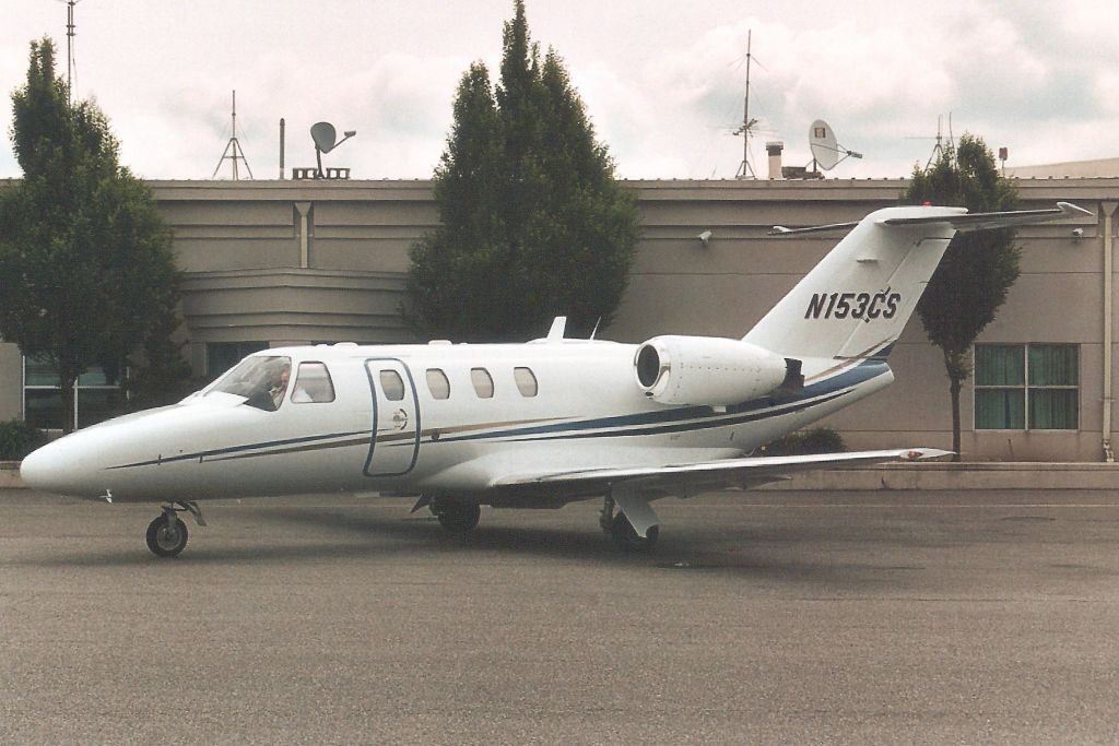 Cessna Citation CJ1 (N153CS) - CitationShares Citation CJ1 parked on the Atlantic Aviation ramp in Jun-06.br /br /Reregistered N257MV 16-Aug-08,br /then exported to Brazil 5-Dec-13 as PP-PIM.br /Written off 13-Jun-14 at Aruanã.