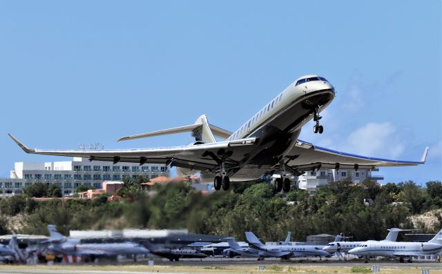 BOMBARDIER BD-700 Global 7500 (N762F)