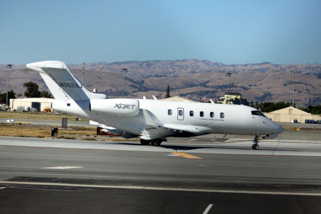 Bombardier Challenger 300 (N552XJ) - Taxiing t0 30L, for short "jump" to KOAK