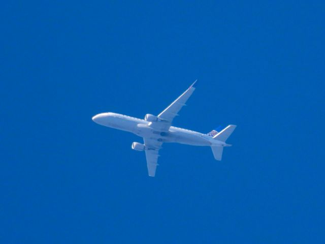 Embraer 175 (N128SY)