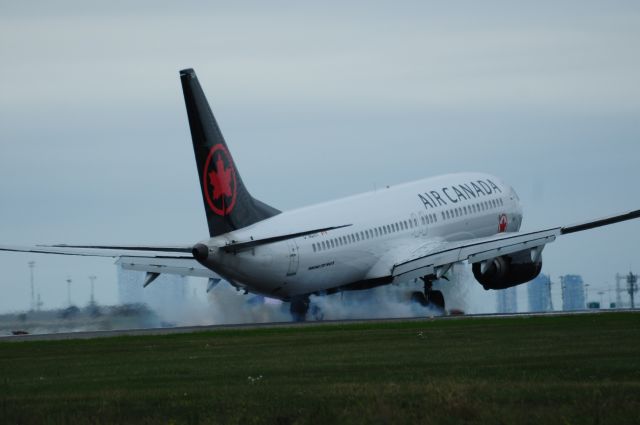 Boeing 737 MAX 8 (C-GEKH) - Landed at Toronto Pearson Airport at 12:51:30 EDT on 20220905.