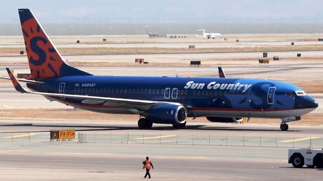 Boeing 737-800 (N805SY)