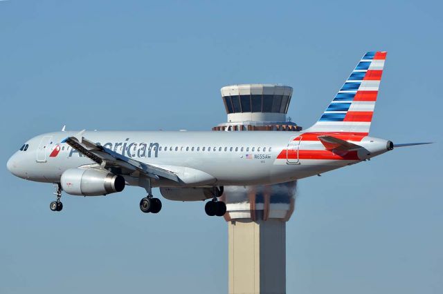 Airbus A320 (N655AW) - American Airbus A320-232 N655AW at Phoenix Sky Harbor on January 17, 2016. It first flew as F-WWIG on August 12, 1999. Its construction number is 1075. It was delivered to America West on September 28, 1999. It was transferred to US Airways on November 17, 2006. It was merged into the American fleet on December 10, 2013.