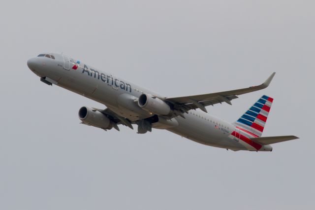 Airbus A321 (N129AA)