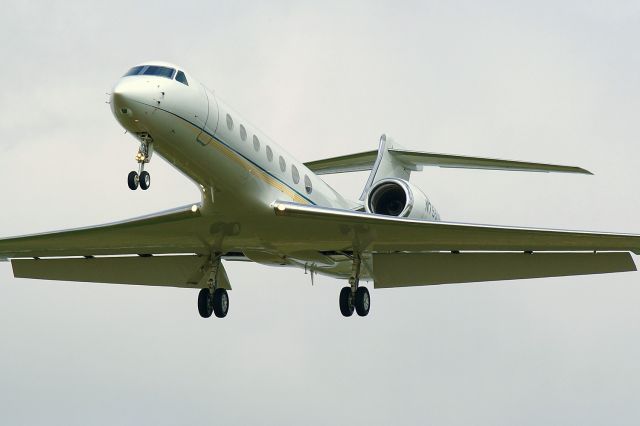 Gulfstream Aerospace Gulfstream V (N755VE) - 12R approach