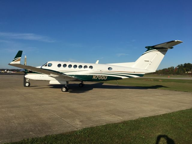 Beechcraft 35 Bonanza (N700U) - New Paint