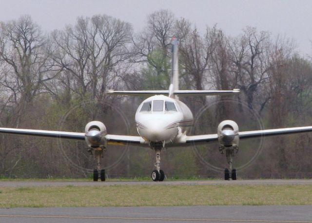 Fairchild Dornier SA-227DC Metro (N54GP) - Turning onto runway 14 at the Shreveport Downtown airport.