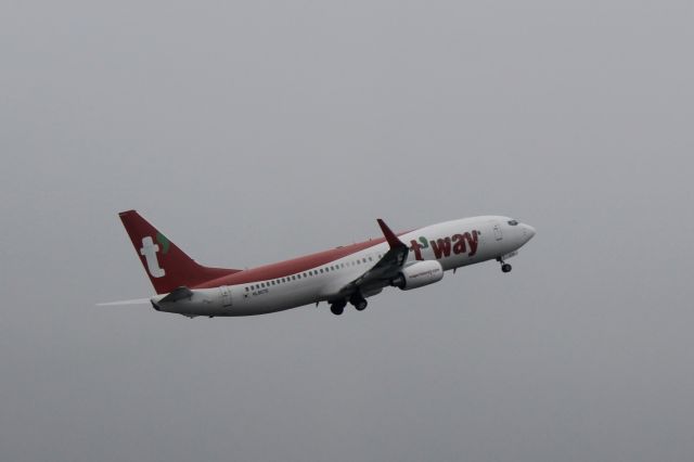 Boeing 737-800 (HL8070)