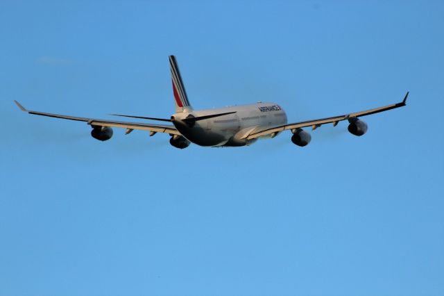 Airbus A340-300 (F-GLZR)