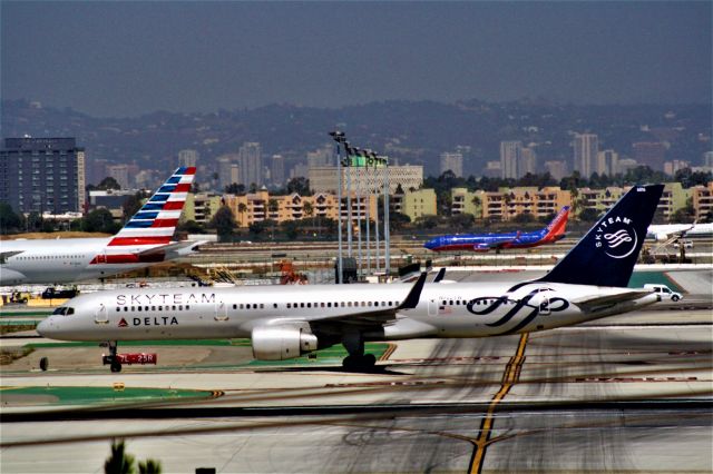 Boeing 757-200 (N722TW)