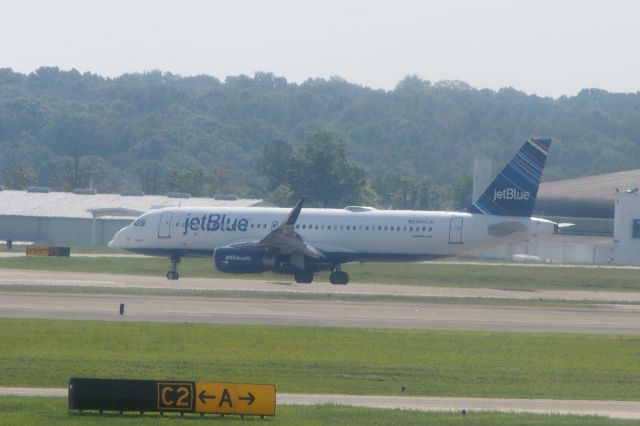 Embraer 175 (N804JB)