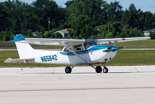 Cessna Skyhawk (N65842)