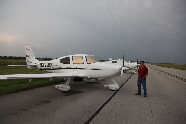 Cirrus SR-22 (N229SG) - Cirrus Migration 8 with about another hundred Cirrus SR20/22s