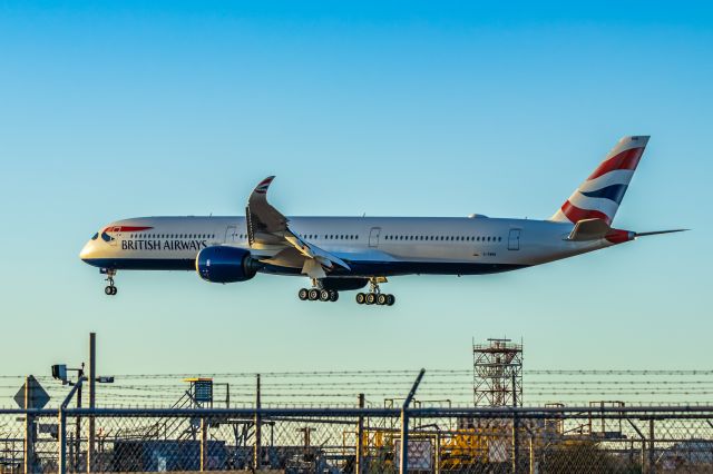 Airbus A350-1000 (G-XWBB) - British Airways A350-1000 landing at PHX on 9/25/22. Taken with a Canon 850D and Canon EF 70-200mm f/2.8L IS II USM lens.