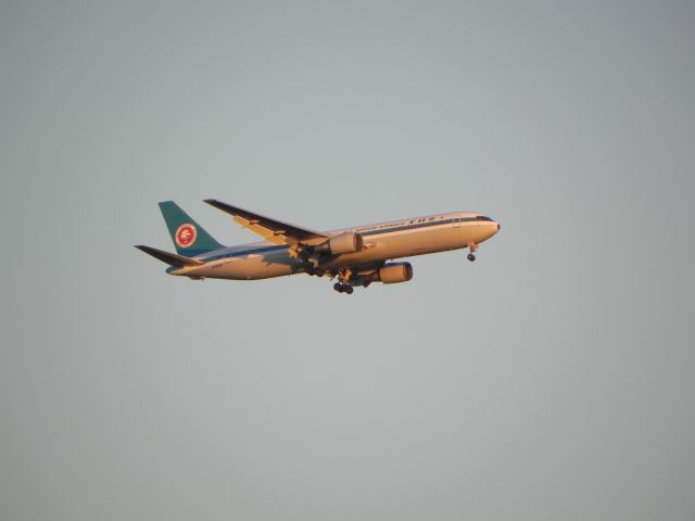 BOEING 767-300 (JA602A)