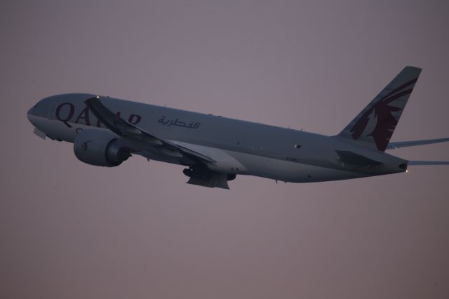 BOEING 777-200LR (A7-BFJ)