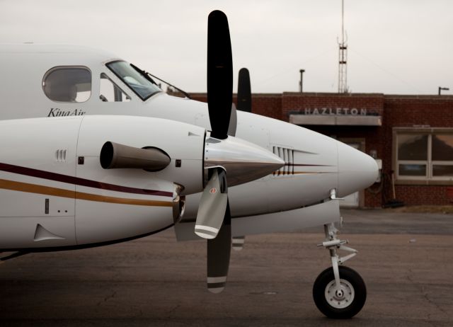 Beechcraft Super King Air 200 (N351CB) - The aircraft is based at RELIANT AIR, where you find the lowest fuel prices on the Danbury (KDXR) airport.