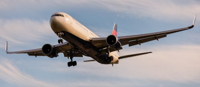 BOEING 767-300 (N171DZ) - Delta 767-332ER on final approach for DTW in the sunset.