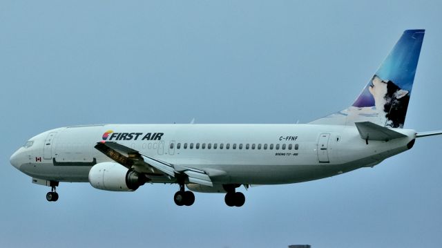 BOEING 737-400 (C-FFNF) - Arriving from Iqaluit (YFB/CYFB) when the sun was already below the horizon.