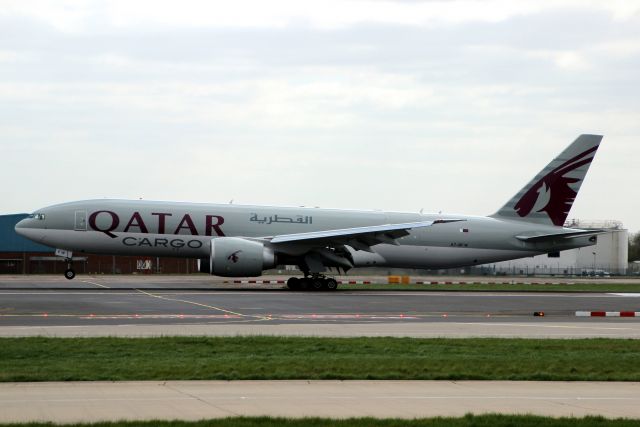 Boeing 777-200 (A7-BFW) - Touching down on rwy 09R on 3-Apr-21 operating flight QTR8291 from OTHH.