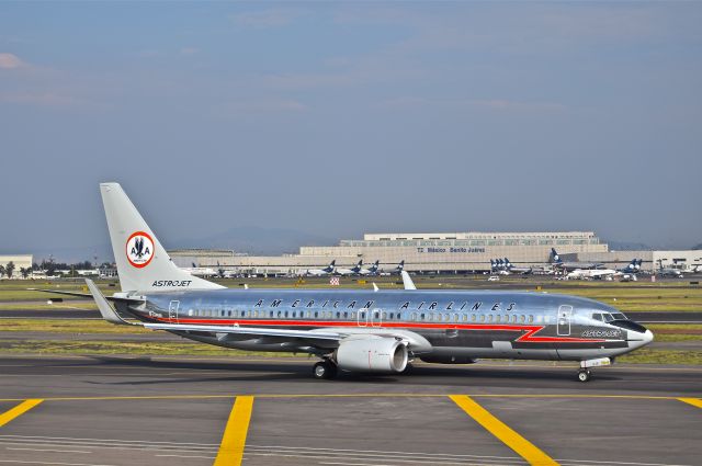 Boeing 737-800 (N905NN) - American Airlines Boeing 737-800 "AstroJet" airframe 31156 for departure on 05L runway from Mexico City International Airport.