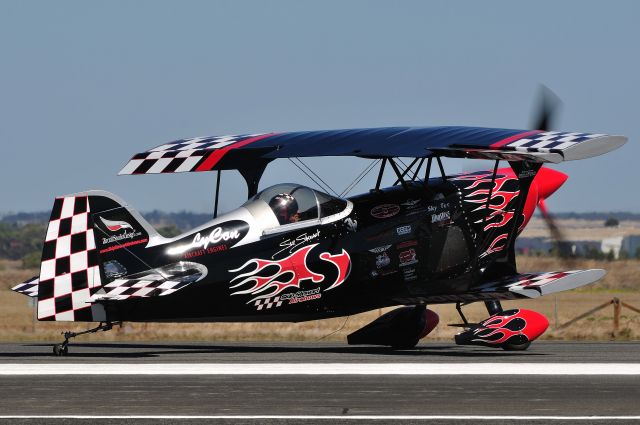 N540S — - Skip Stewart in his highly modified Pitts S-2S. His routine was one amazing and manoeuvre after another including a knife-edge immediately after takeoff.