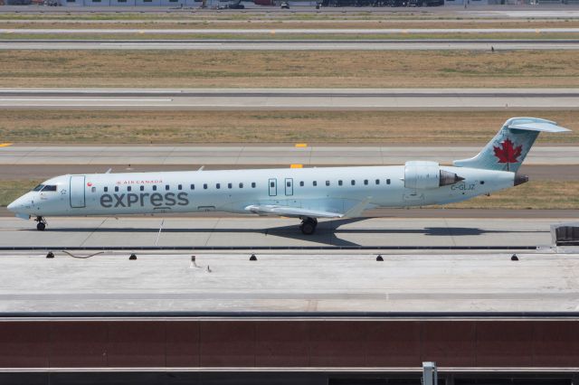 Canadair Regional Jet CRJ-900 (C-GLJZ)