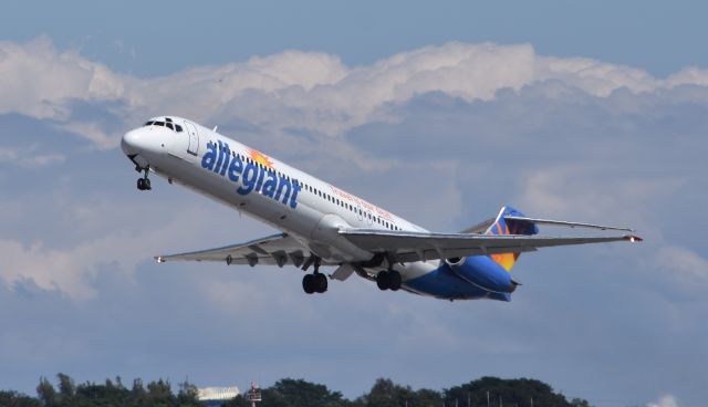 McDonnell Douglas MD-83 (N865GA)