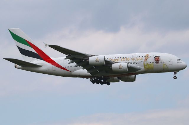 Airbus A380-800 (A6-EOG)