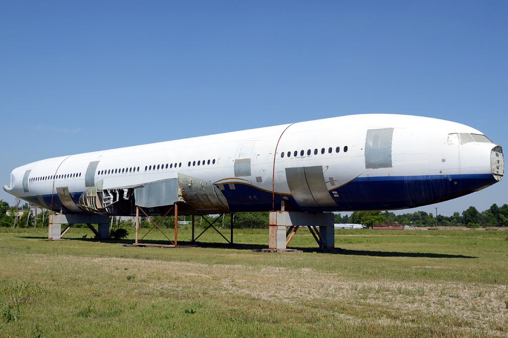 Boeing 777-200 (N703BA) - I was shocked to see a 777, in 2012, scrapped so soon. Here it still displays some of it's last airline paint, Varig, before it went to BAHC and then stored and scrapped. The fuselage is now displayed on the remote south end of the airfield next to runway 4.