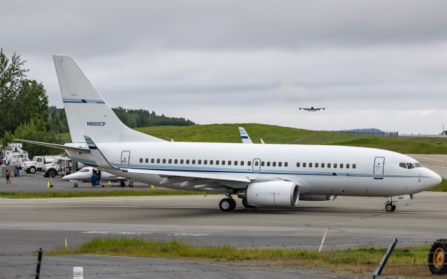 Boeing 737-700 (N660CP)