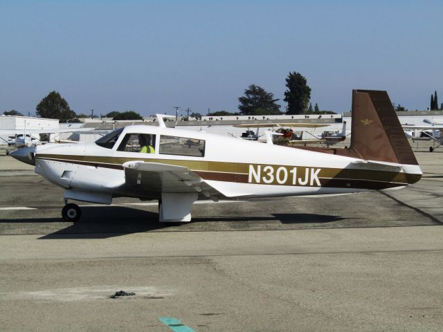 Mooney M-20 (N301JK) - Taxiing to RWY 24