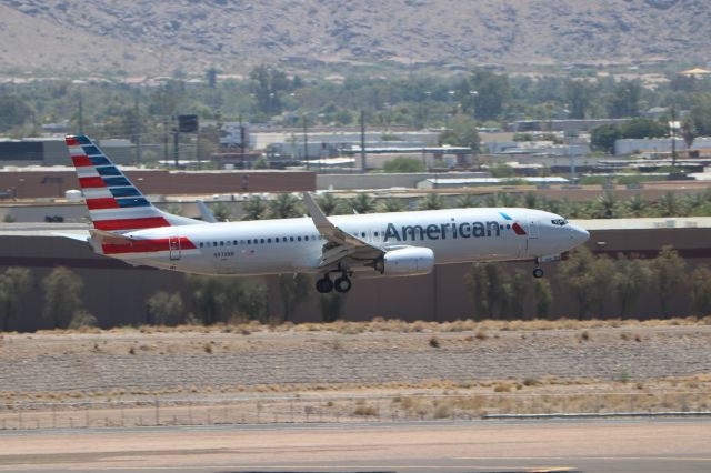 Boeing 737-800 (N978NN)