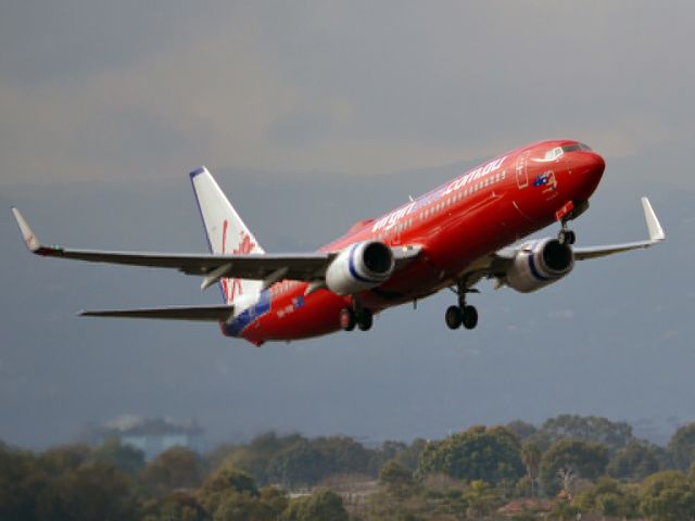 Boeing 737-700 (VH-VUI) - Getting airborne off runway 23 on a cold, gloomy winters day. Wednesday 4th July 2012.