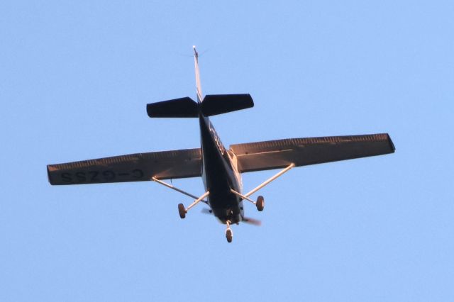 Cessna Skyhawk (C-GLSS) - C-GLSS Cessna Skyhawk 172-S Survolant la ville de Lavaltrie QC.le 10-05-2024 à 19:55