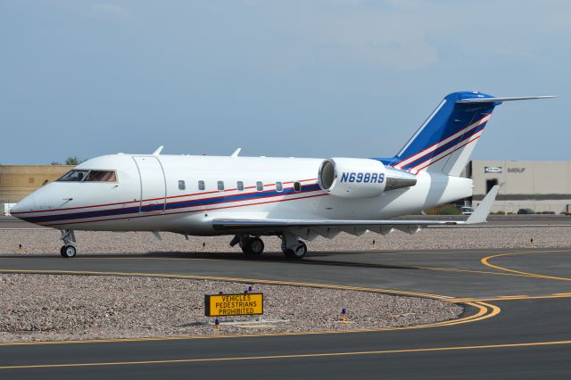 Canadair Challenger (N698RS)