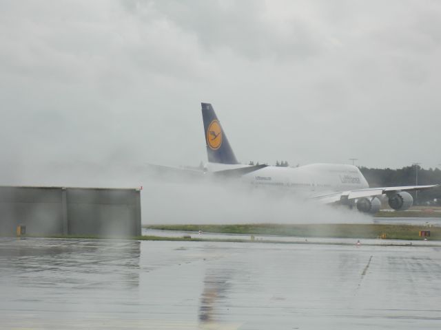 Boeing 747-200 (D-ABYD) - B747-800 ... ready for take off on Runway 18 West / Rhein Main Airport (Pic 2)