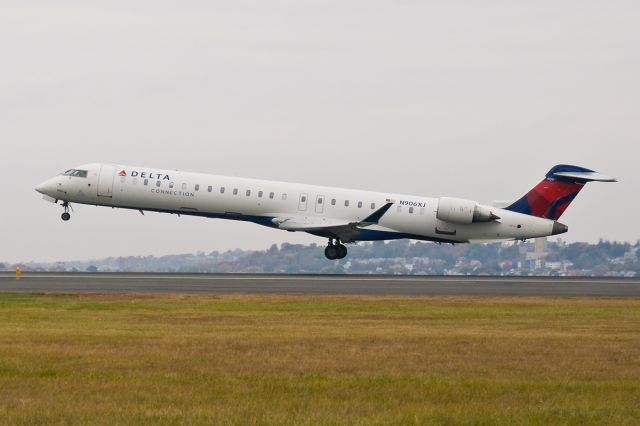 Canadair Regional Jet CRJ-900 (N906XJ) - The very 1st upload of N906XJ on FlightAware.Com