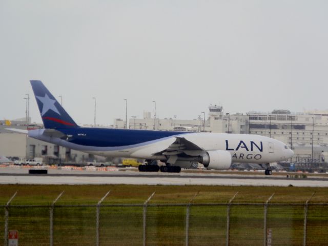BOEING 777-200LR (N774LA)