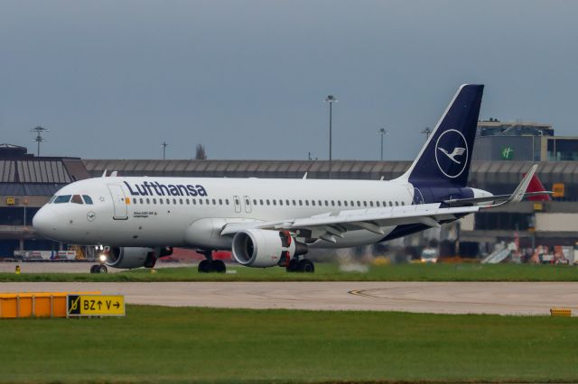 Airbus A320 (D-AIWI) - LH2500 arriving from MUC 