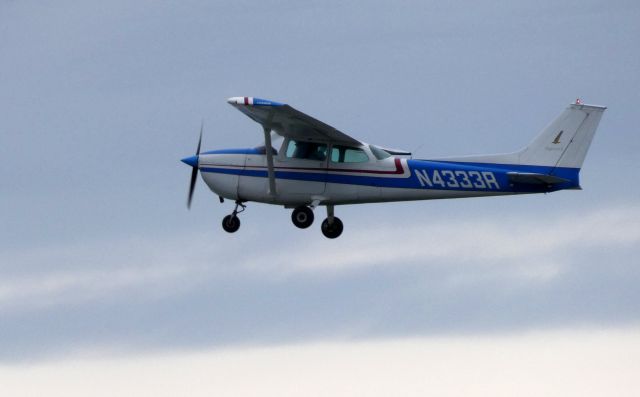 Cessna Skyhawk (N4333R) - On departure is this 1974 Cessna Caravan in the Autumn of 2018.