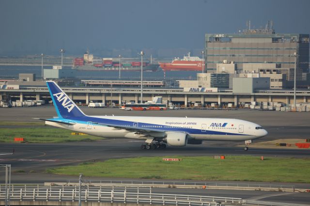 Boeing 777-200 (JA742A)