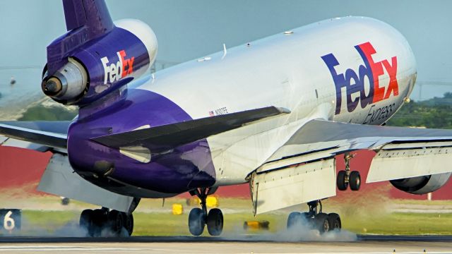 McDonnell Douglas DC-10 (N307FE) - 13R arrival.