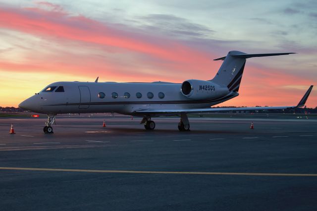 Gulfstream Aerospace Gulfstream IV (N425QS) - Sunrise on 06/10/13 @ KBOS Logan - N425QS