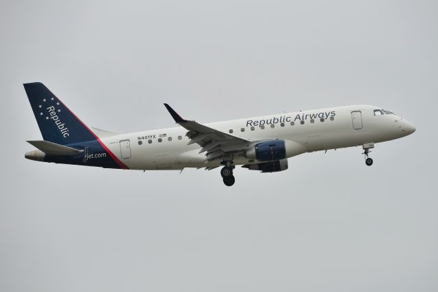 Embraer 175 (N401YX) - 5-L