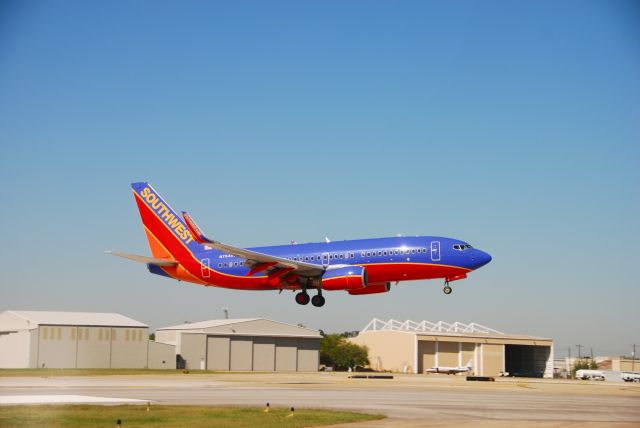 Boeing 737-700 (N754SW) - Landing KHOU 4