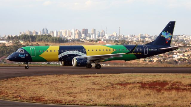 Embraer ERJ-190 (PR-AYV)