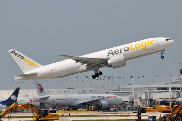 BOEING 777-200LR (D-AALH)